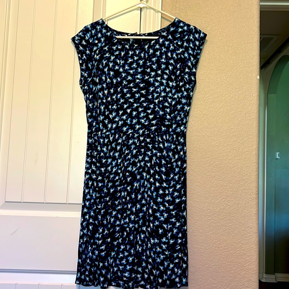 Woman’s Dress - Picture 1 of 3